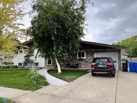 90 23 Ave N, Fargo, ND 58102