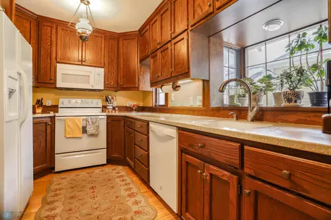 1002 8 St S, Fargo, ND 58103 photo 11