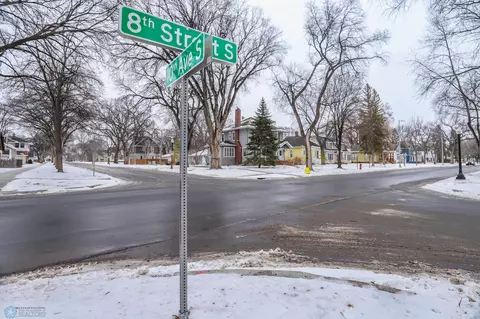 1002 8 St S, Fargo, ND 58103 photo 2
