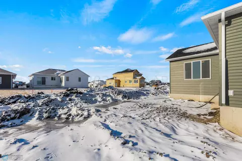 Exterior - 2583 Fulton Loop S, Fargo, ND 58104 photo 7 of 7