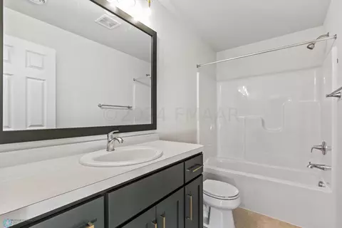 Bath - 2583 Fulton Loop S, Fargo, ND 58104 photo 4 of 4