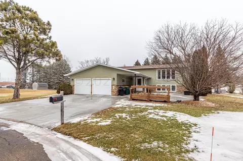 161 Evergreen Cir, Kindred, ND 58051