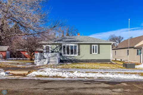 424 3rd Ave, Enderlin, ND 58027
