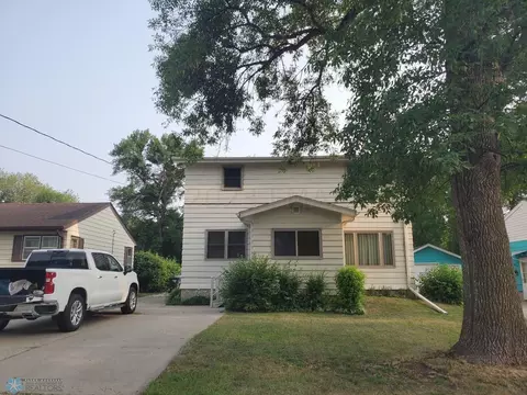 1614 8 Ave S, Fargo, ND 58103