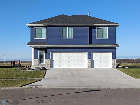 10235 Burgundy Dr, Horace, ND 58047