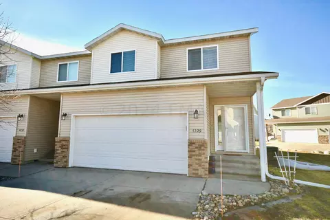 4229 Estate Dr S, Fargo, ND 58104