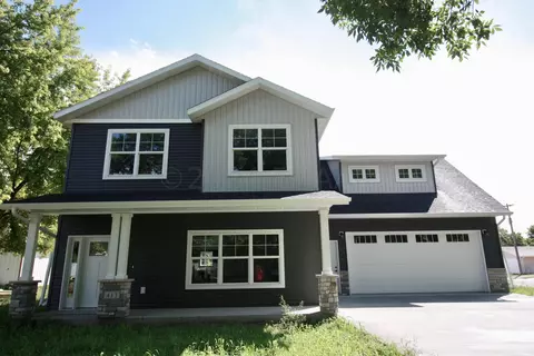 413 4th St, Wyndmere, ND 58081