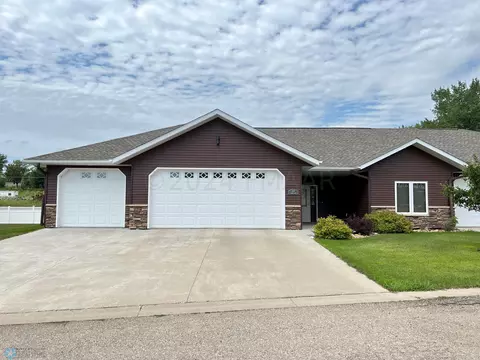 519 Legacy Ln, Valley City, ND 58072