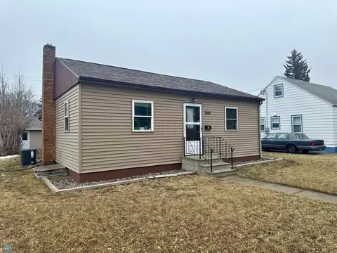 1641 10 St N, Fargo, ND 58102