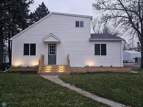 413 3rd St SE, Mayville, ND 58257