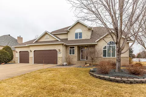 2678 Meadow Creek Cir S, Fargo, ND 58104