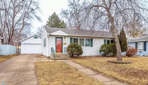 1512 16th St S, Moorhead, MN 56560