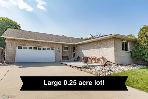 2303 32 St S, Fargo, ND 58103