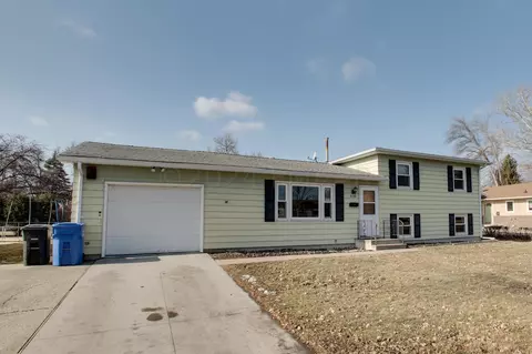 3126 8 St N, Fargo, ND 58102