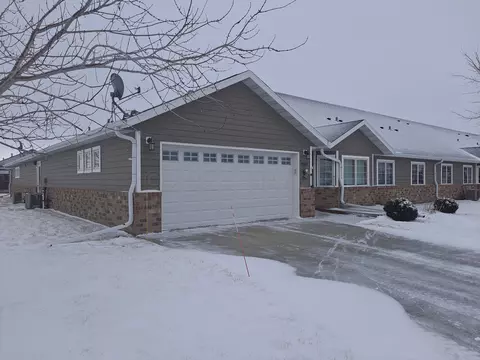 4652 44 Ave S, Fargo, ND 58104