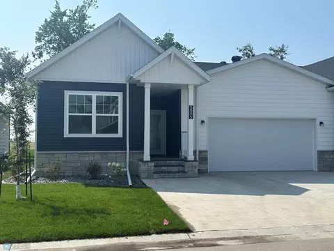 5895 41st St S, Fargo, ND 58104