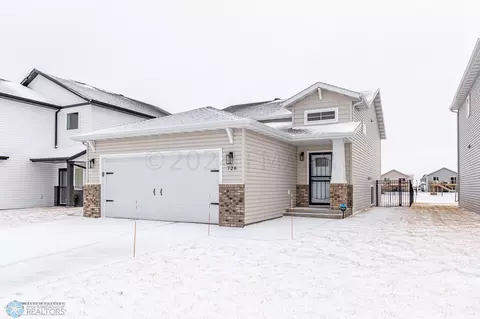 726 2 Ave E, Horace, ND 58047
