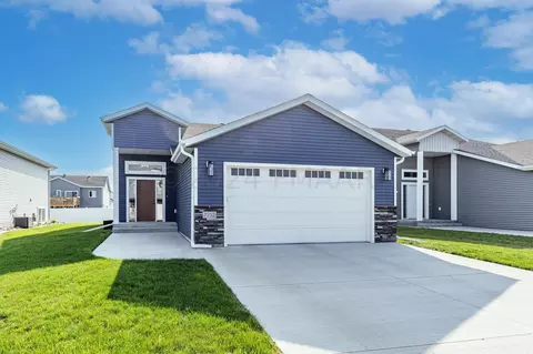 7252 26th St S, Fargo, ND 58104