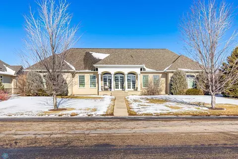 210 48th Ave SW, Moorhead, MN 56560