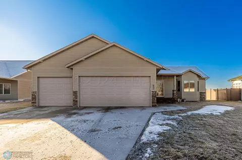 633 43rd 12 Ave S, Moorhead, MN 56560