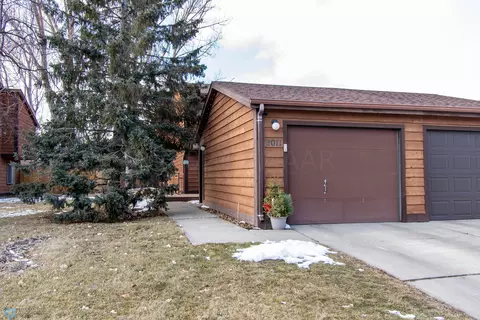 2011 Park Blvd S, Fargo, ND 58103