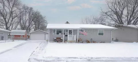 2008 16th St S, Moorhead, MN 56560