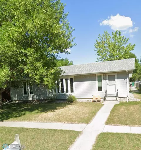 619 9 St W, West Fargo, ND 58078