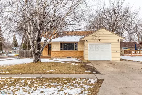 321 15 Ave N, Fargo, ND 58102 photo 2