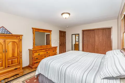 321 15 Ave N, Fargo, ND 58102 photo 17