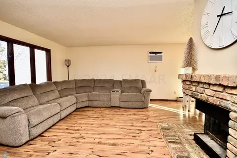 396 Maple Dr, Mapleton, ND 58059 photo 10