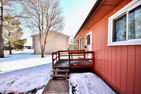 396 Maple Dr, Mapleton, ND 58059 photo 4