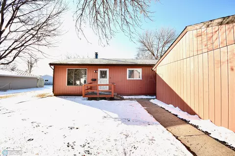 396 Maple Dr, Mapleton, ND 58059 photo 3