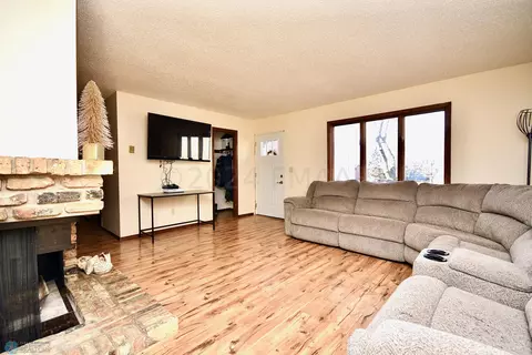 396 Maple Dr, Mapleton, ND 58059 photo 6