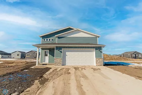 3805 33rd St S, Moorhead, MN 56560