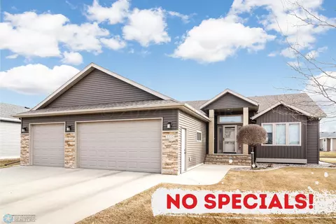 2222 42nd St S, Moorhead, MN 56560