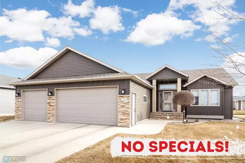 2222 42nd St S, Moorhead, MN 56560