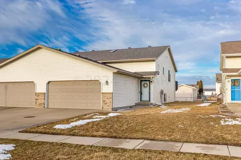 1807 50 St S, Fargo, ND 58103