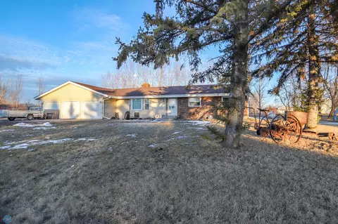 7152 41st St N, Moorhead, MN 56560