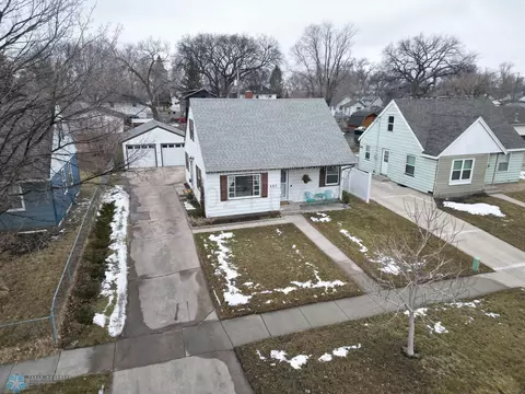 405 22 St S, Fargo, ND 58103