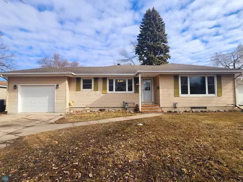 1702 5th St S, Moorhead, MN 56560