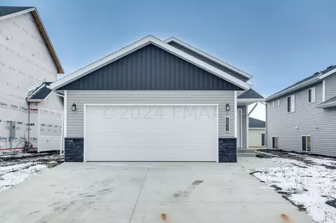 6837 Thomas St, Horace, ND 58047