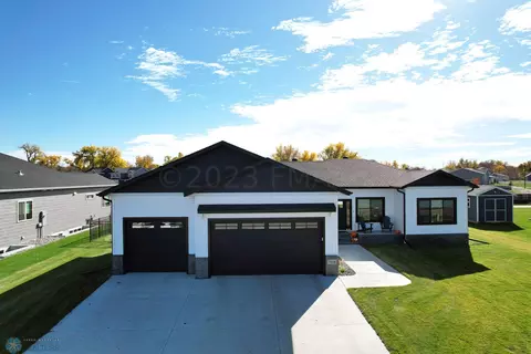 7854 Firefly Ln, Horace, ND 58047