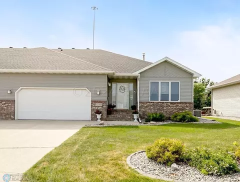 3549 Woodbury Park Dr S, Fargo, ND 58103