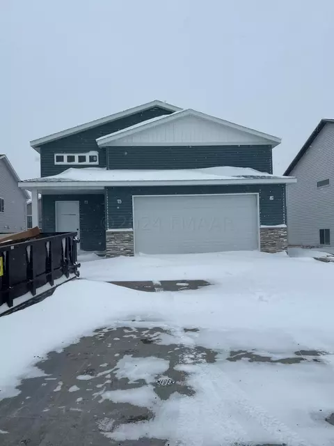 3032 39th Ave S, Moorhead, MN 56560