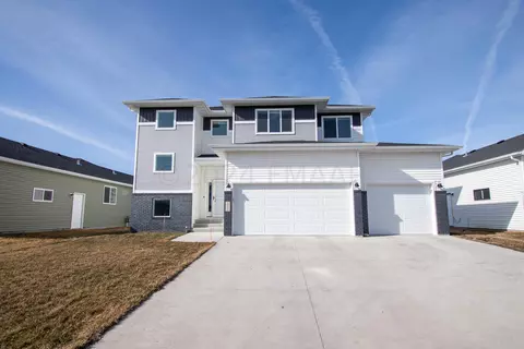 1077 Ashley Dr W, West Fargo, ND 58078