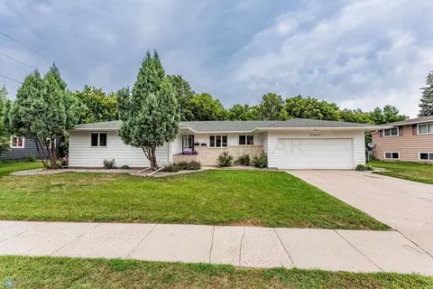 526 7 Ave SW, West Fargo, ND 58078