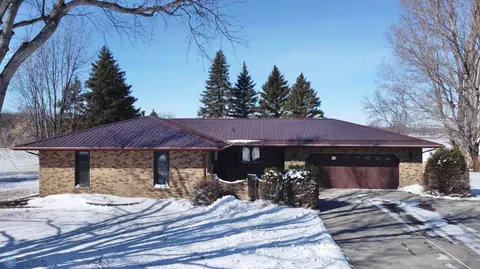 5609 17th St N, Moorhead, MN 56560