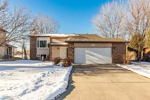3115 Village Green E Loop Dr, Moorhead, MN 56560