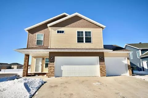 5779 61 St S, Fargo, ND 58104