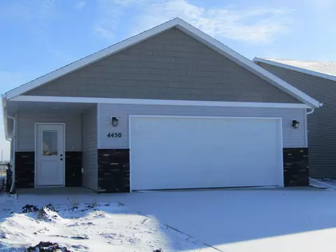4450 19 St S, Moorhead, MN 56560
